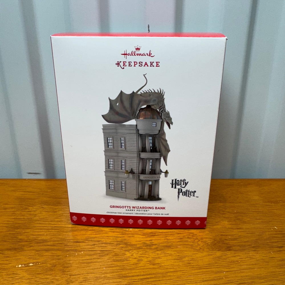 Hallmark Keepsake 2017 Harry Potter Gringotts Wizarding Bank Ornament QXI3045